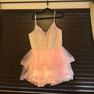 A gorgeous light pink women’s party dress. NEVER WORN. Brand New. Formal dress.